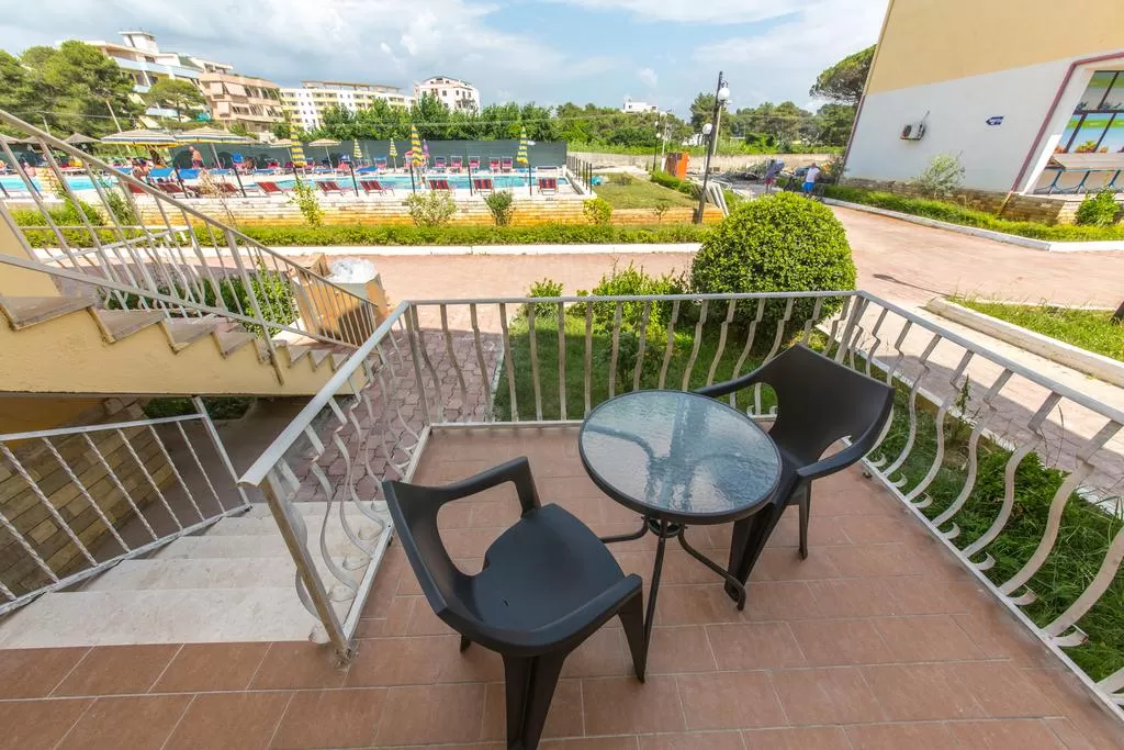 Kolaveri Resort - villa QDPL room-1.jpg